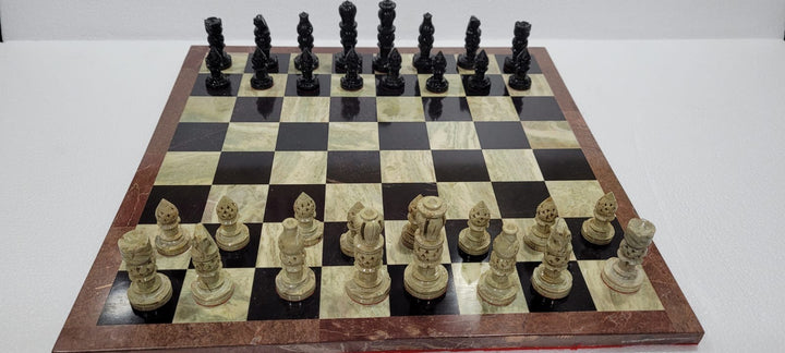 לוח שחמט יוקרתי משיש עם קופסת אחסון מקטיפה