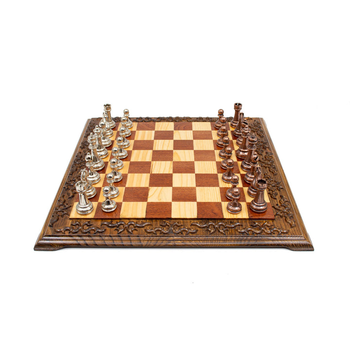 סט שחמט יוקרתי מגולף ביד מעץ אגוז עם כלי שחמט קלאסיים ממתכת