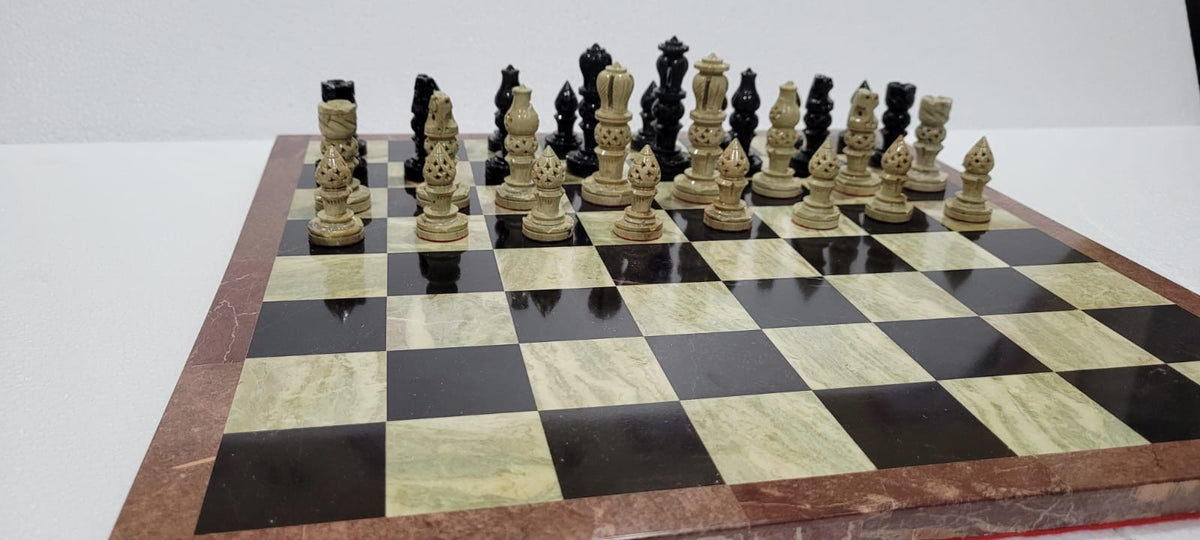לוח שחמט יוקרתי משיש עם קופסת אחסון מקטיפה