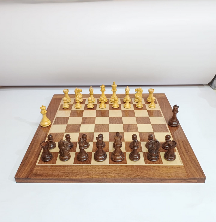 Supreme Fierce Knight Staunton chess set on an Acacia wood board, featuring 32 wooden pieces and extra queens.